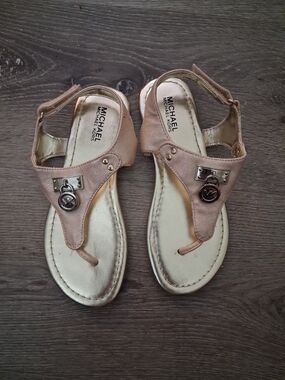 Michael Kors Child's Blush Leather Thong Sandals